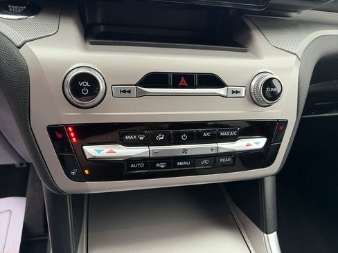 Used 2023 Ford Explorer XLT w/ Equipment Group 202A AWD/4WD image 23