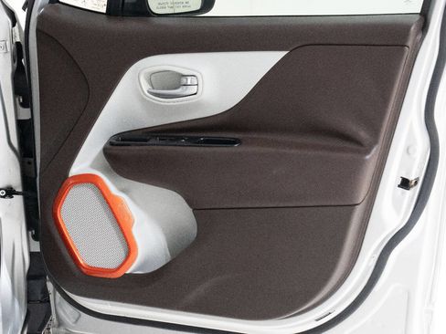 Used 2017 Jeep Renegade Limited image 20