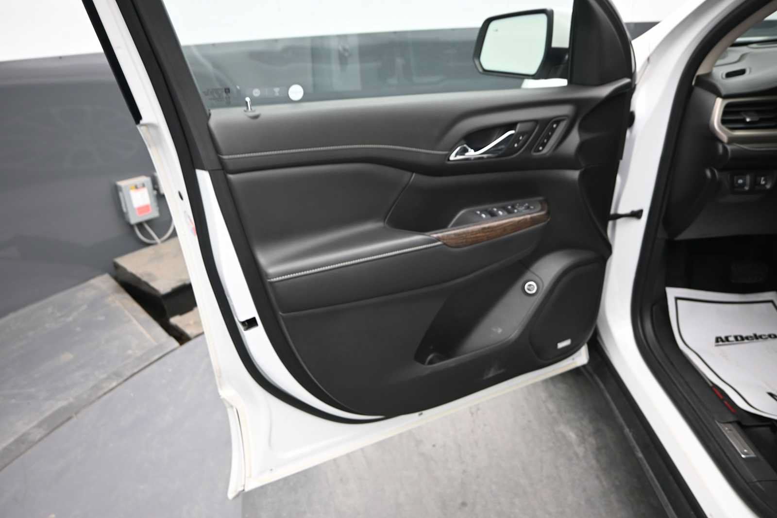 Used 2020 GMC Acadia Denali w/ LPO, Floor Liner Package AWD/4WD image 12