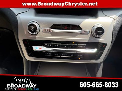 Used 2022 Ford Explorer XLT w/ Equipment Group 202A AWD/4WD image 21