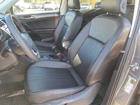 Certified 2023 Volkswagen Tiguan SE image 16