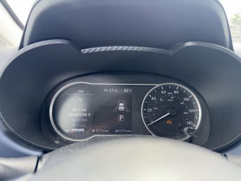 Used 2023 Nissan Versa SV w/ Electronics Package image 14