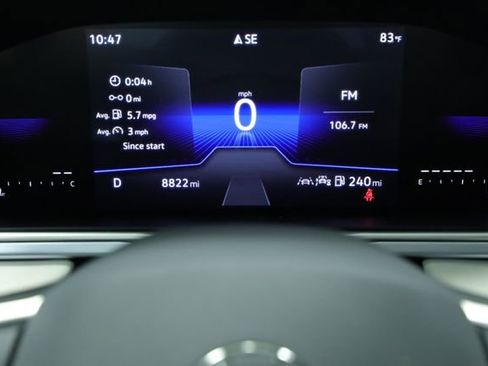 New 2025 Volkswagen Taos SE w/ Panoramic Sunroof Package FWD image 9