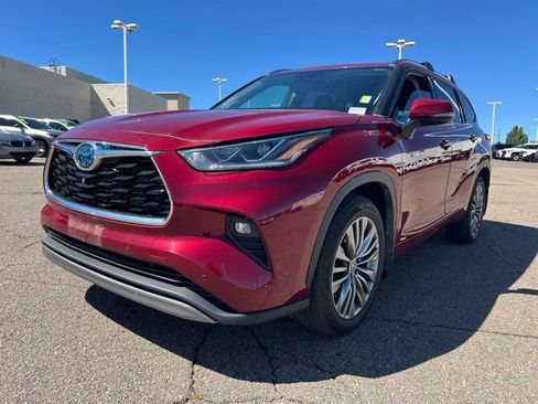 Used 2021 Toyota Highlander Platinum AWD/4WD image 1