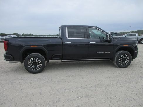 New 2026 GMC Sierra 2500 Denali Ultimate w/ Max Trailering Package AWD/4WD image 3
