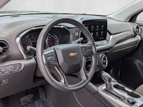 Used 2025 Chevrolet Blazer LT image 9