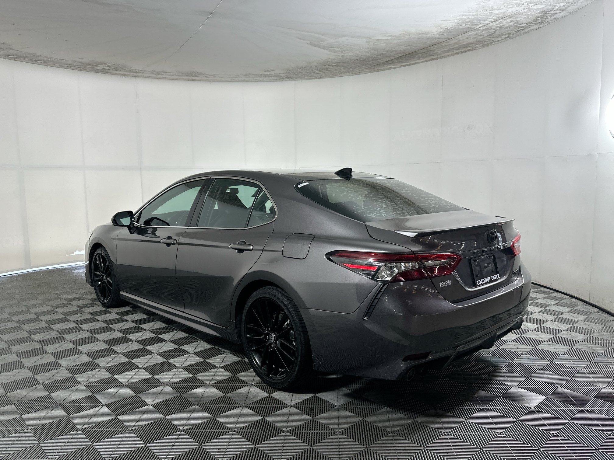 Used 2022 Toyota Camry XSE FWD image 5