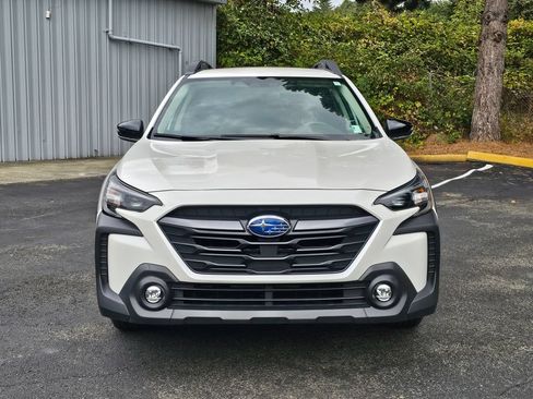 Used 2025 Subaru Outback Premium AWD/4WD image 2