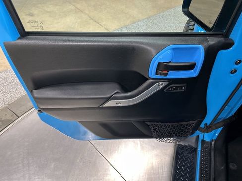 Used 2017 Jeep Wrangler Unlimited Sahara image 12