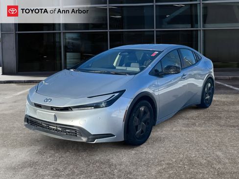 Used 2023 Toyota Prius LE image 7