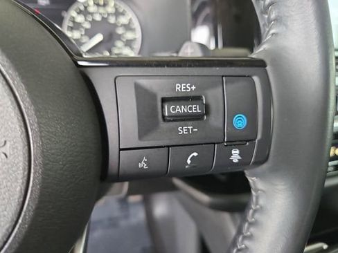 Used 2022 Nissan Pathfinder SL AWD/4WD image 18