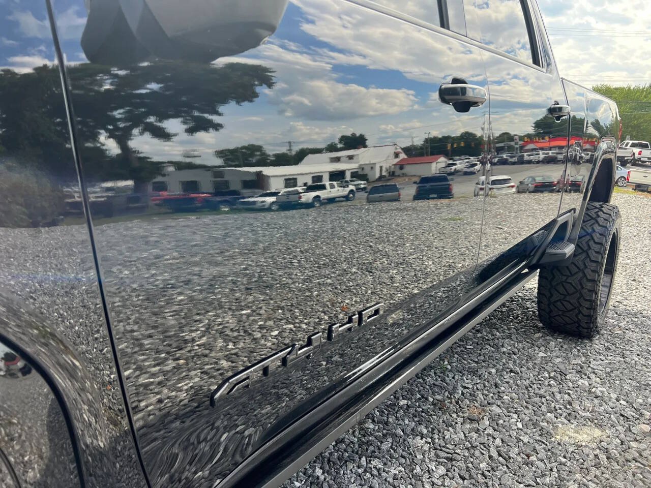 Used 2022 GMC Sierra 2500 AT4 w/ AT4 Premium Plus Package AWD/4WD image 12