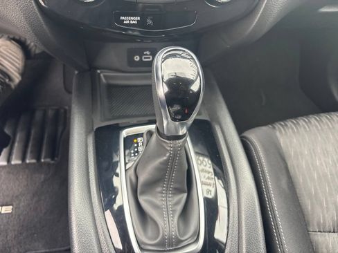 Used 2018 Nissan Rogue SV w/ Sun & Sound Touring Package AWD/4WD image 13