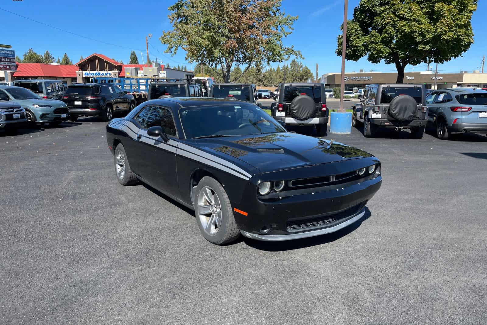 Used 2015 Dodge Challenger SXT RWD image 7