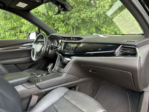 Used 2022 Cadillac XT6 Sport w/ Technology Package AWD/4WD image 30