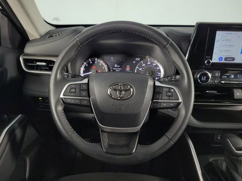 Used 2023 Toyota Highlander LE image 22
