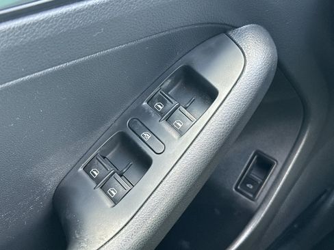 Used 2015 Volkswagen Jetta SE FWD image 28