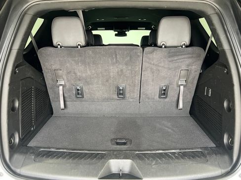 Used 2024 GMC Yukon SLT RWD image 24