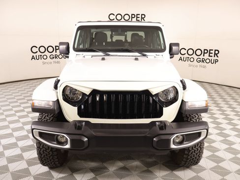Used 2022 Jeep Gladiator Overland w/ Popular Equipment Package AWD/4WD image 9