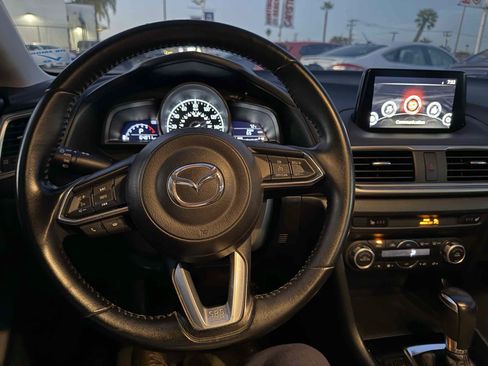 Used 2018 MAZDA MAZDA3 Touring FWD image 22