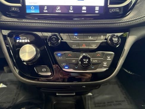 Used 2026 Chrysler Pacifica Select FWD image 18