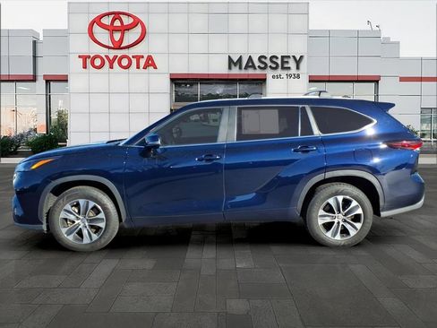 Used 2024 Toyota Highlander XLE image 6