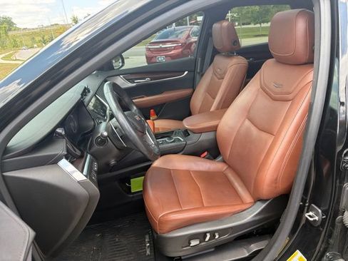 Used 2023 Cadillac XT5 Sportv w/ Technology Package AWD/4WD image 12