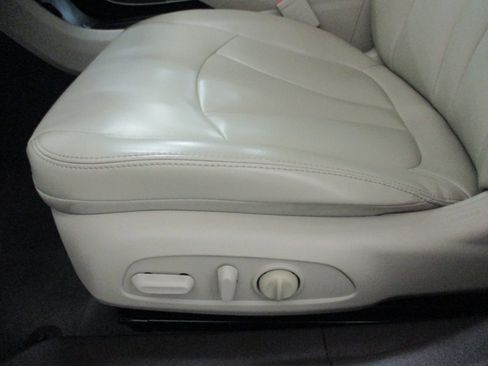 Used 2017 Buick LaCrosse Preferred image 17