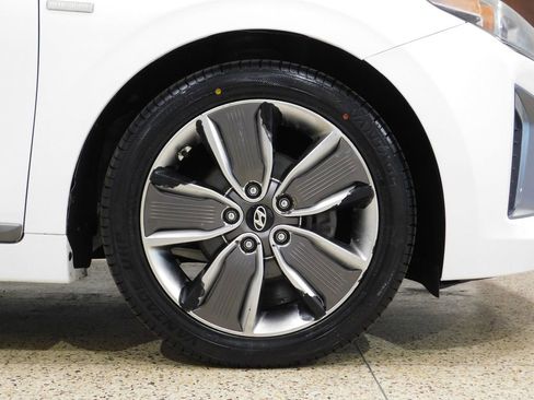 Used 2018 Hyundai Ioniq Limited FWD image 25