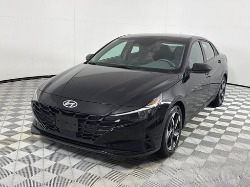 Used 2023 Hyundai Elantra SEL w/ Convenience Package FWD image 9