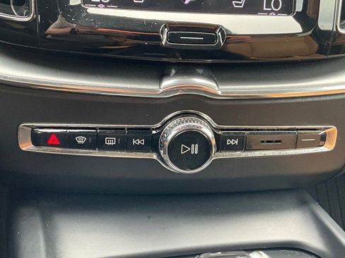 Used 2018 Volvo XC60 T5 Momentum w/ Vision Package AWD/4WD image 26