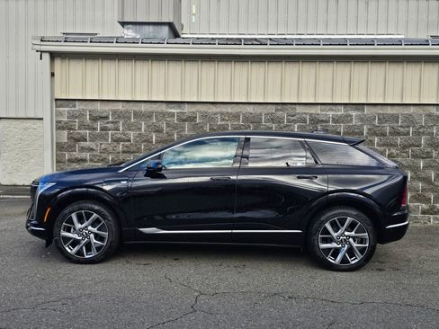 New 2026 Cadillac Optiq Luxury 1 image 3