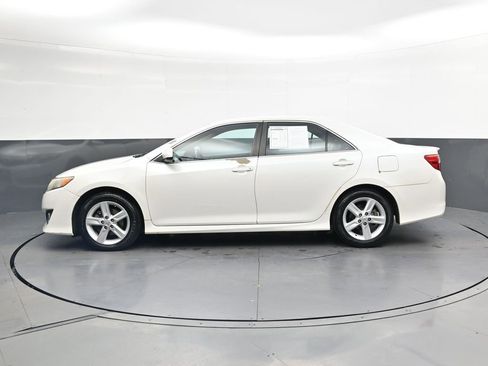 Used 2014 Toyota Camry SE FWD image 10