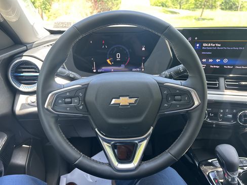 Used 2024 Chevrolet Trax LT w/ Driver Confidence Package FWD image 39