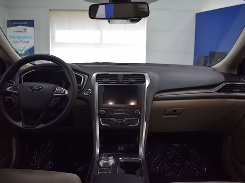Used 2020 Ford Fusion SE image 11