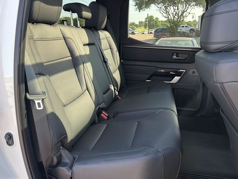 Used 2025 Toyota Tundra Limited AWD/4WD image 17
