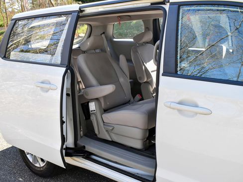 Used 2018 Kia Sedona L image 14