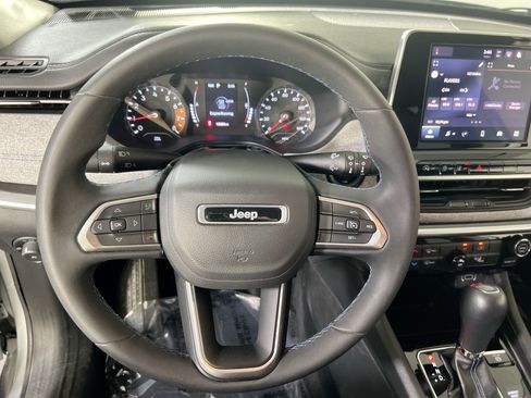 Used 2022 Jeep Compass Latitude AWD/4WD image 11