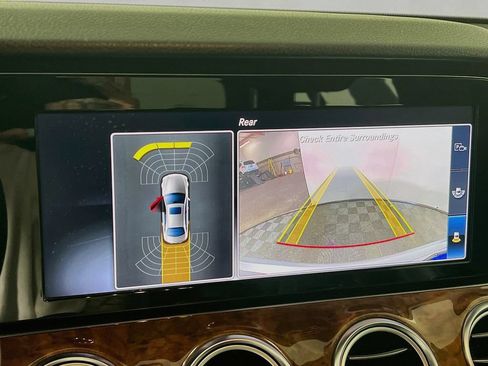 Used 2018 Mercedes-Benz E 300 4MATIC image 13