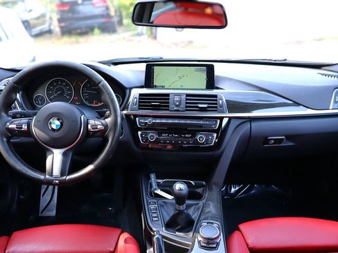 Used 2016 BMW 340i xDrive Sedan image 13
