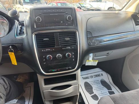 Used 2014 RAM C/V Tradesman image 25