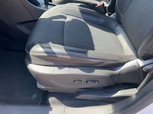 Used 2019 Chevrolet Trax LT w/ LT Convenience Package AWD/4WD image 16