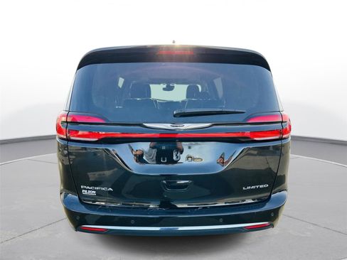 Used 2024 Chrysler Pacifica Limited image 41