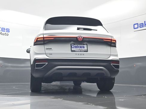 Used 2025 Volkswagen Taos SE FWD image 41
