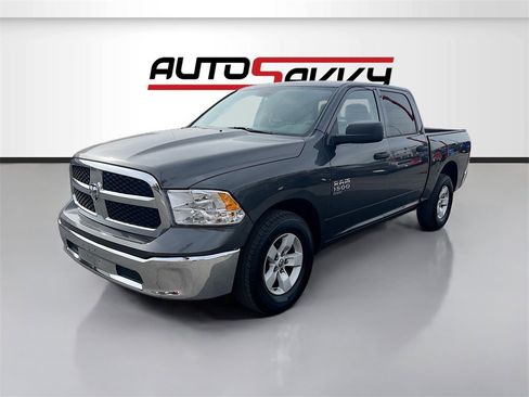 Used 2022 RAM 1500 Classic SLT image 3