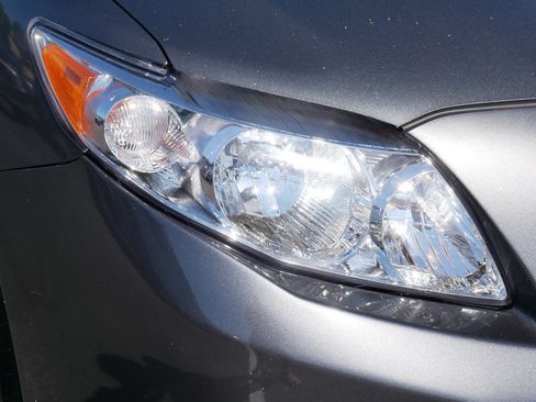 Used 2010 Toyota Corolla LE FWD image 16