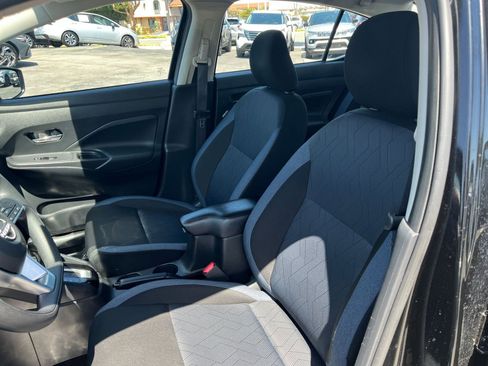 Used 2025 Nissan Versa SV FWD image 36