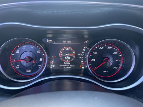 Used 2017 Dodge Charger SXT RWD image 18