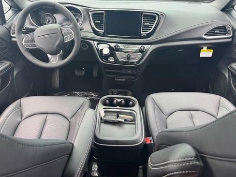 New 2027 Chrysler Pacifica Select FWD image 8