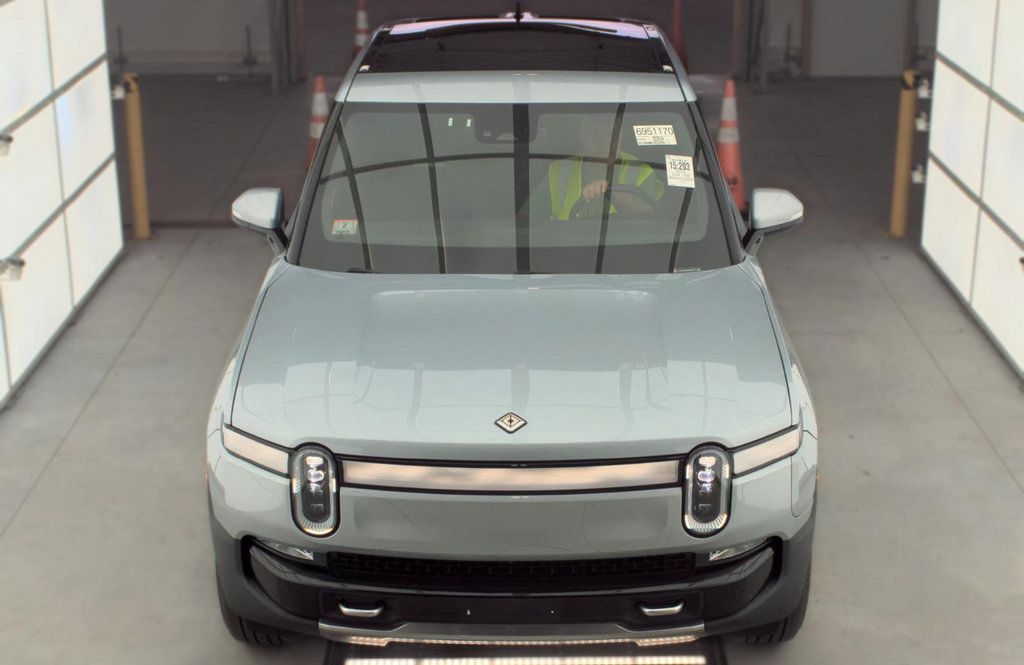 Used 2023 Rivian R1T Adventure Dual AWD/4WD image 3